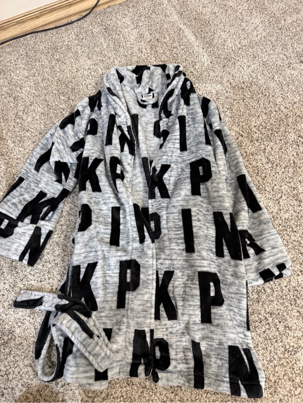 PINK Victoria's Secret Black & Gray Plush Sleepwear Robe